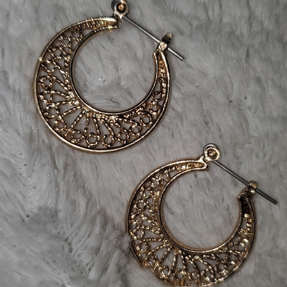 Source Unknown Jewelry - ✨️HP✨️ Vintage gold hoop earrings